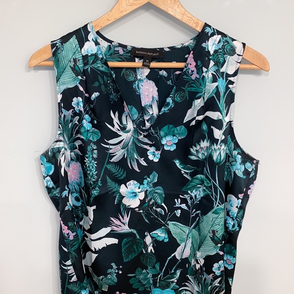 Banana Republic blouse, worn once, like new black, green & white, size Medium - Picture 3 of 8